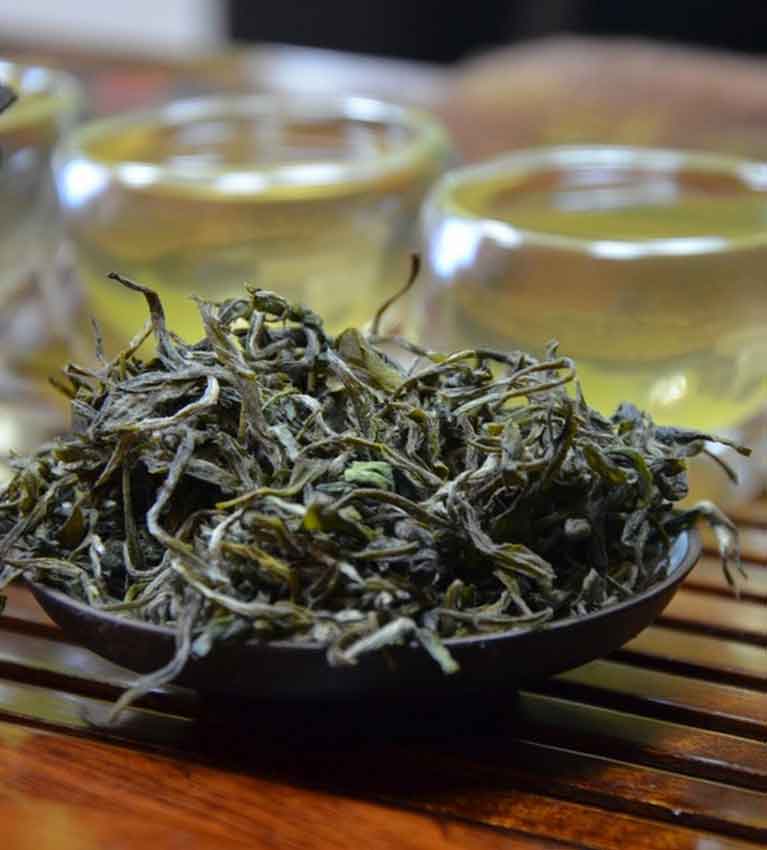 Е Шэн Люй Ча (野生绿茶, Дикий зеленый чай)